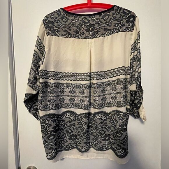 Zara blouse with lace print. - Picture 4 of 5